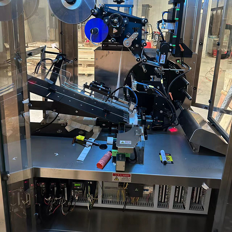 เครื่องติดฉลากหลอดพลาสติกอ่อนอัตโนมัติพร้อมระบบป้อนหลอด