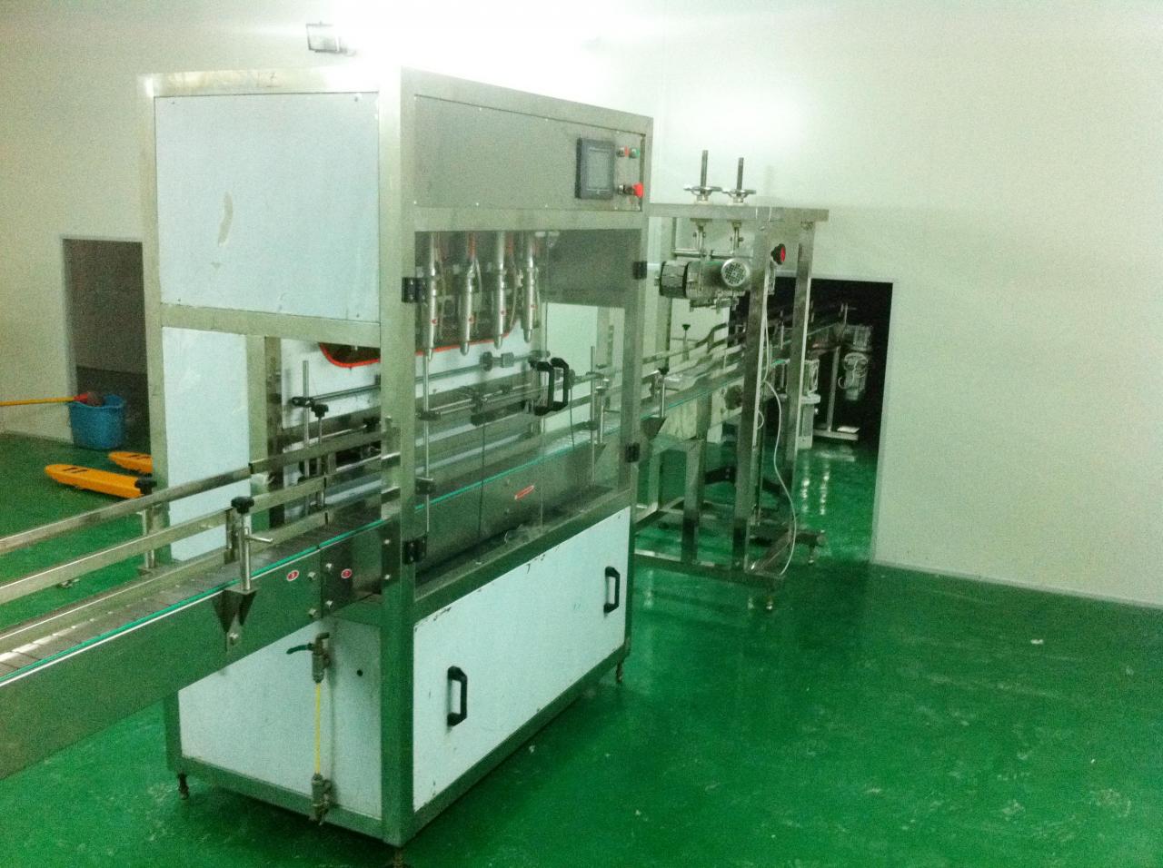 Linear filling machine with 4 filling heads เครื่องบรรจุเชิงเส้น.jpg