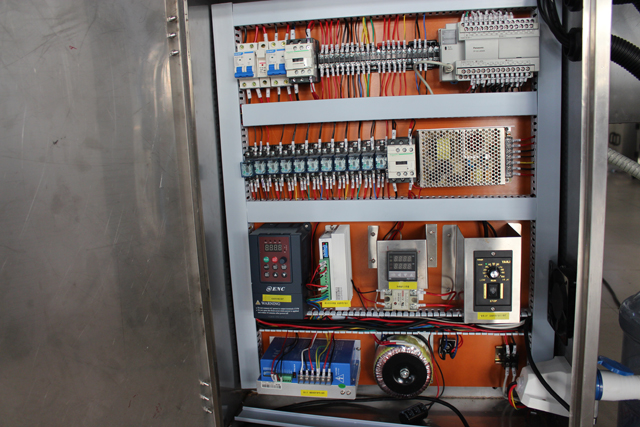 เครื่องบรรจุ 4 หัว (1).JPG