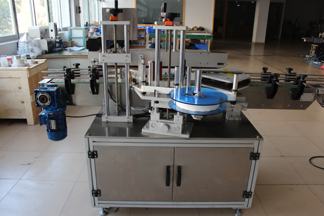 เครื่องติดฉลากสองหน้า (2).JPG