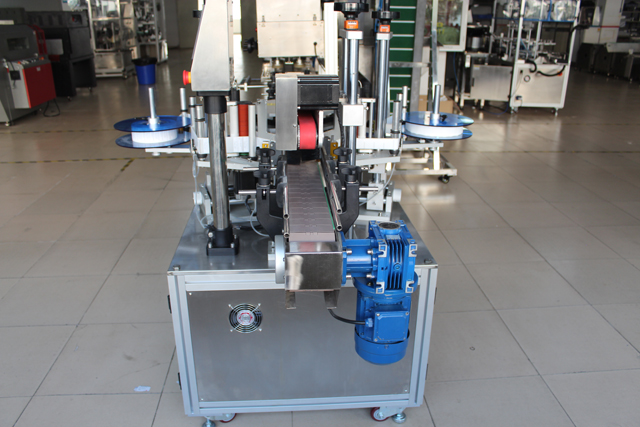 เครื่องติดฉลากสองหน้า (3).JPG