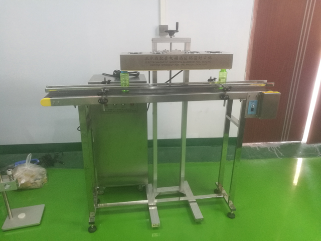 เครื่องซีลสูญญากาศอัตโนมัติ (2).jpg