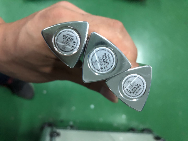 ตัวอย่างการติดฉลาก NO3 ลิปสติก.jpg