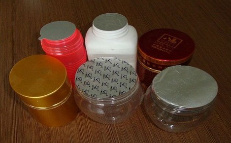 plastic bottles samples after being sealed การเหนี่ยวนำ