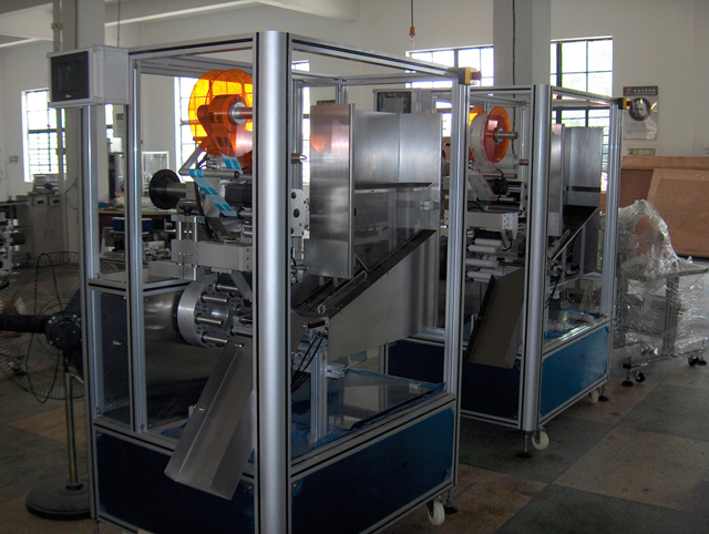 tubes labeling machine in stock เครื่องจักรสำหรับการติดฉลากหลอด.jpg