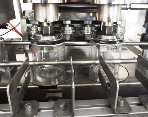 metal cans sealing machine two capping heads เครื่องปิดฝากระป๋องอัตโนมัติ 2 หัว.jpg