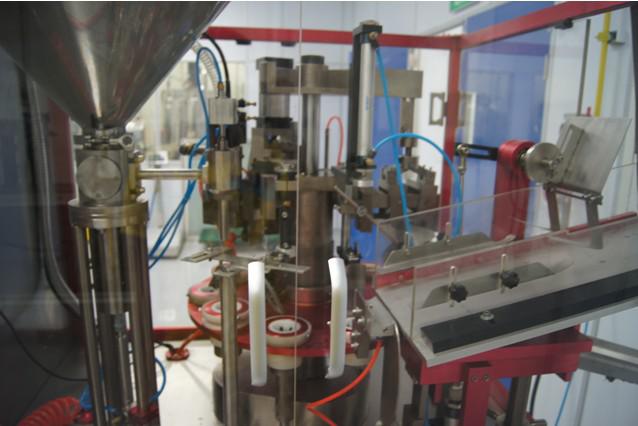 automatic tubes filling sealing machine for toothpaste ถังเก็บน้ำ.jpg