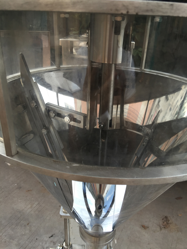 เครื่องจักรใหม่สำหรับการบรรจุผง (1).jpg