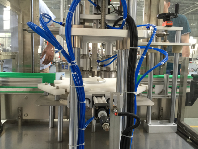 ด้านหลังสำหรับตัวเครื่องหลักของเครื่องปิดฝาสูญญากาศ jpg