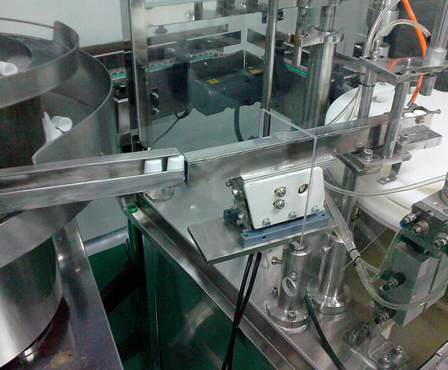 ปิดรูปภาพสำหรับการบรรจุ capping.jpg