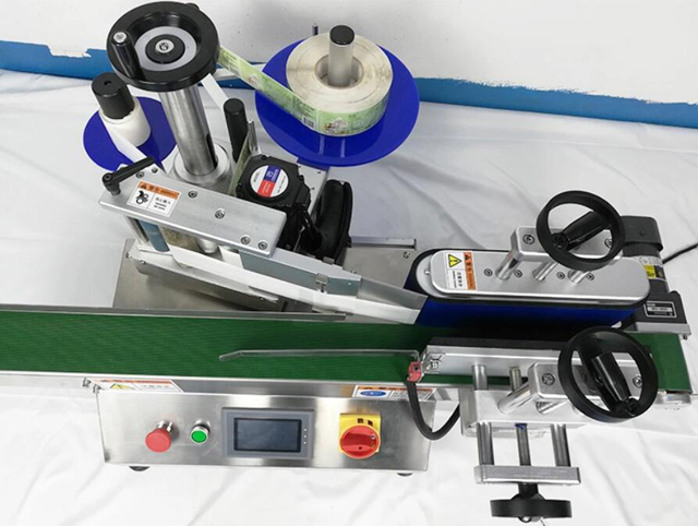 เครื่องติดฉลากบนโต๊ะ