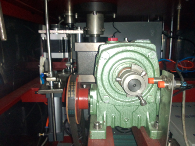 internal tubes filling sealing machine เครื่องซีลปิดหลอดแบบกึ่งอัตโนมัติ.jpg