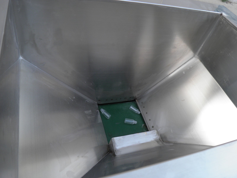 E liquid unscrambler for filling capping line เครื่องแยกขวดสำหรับ E liquid.jpg