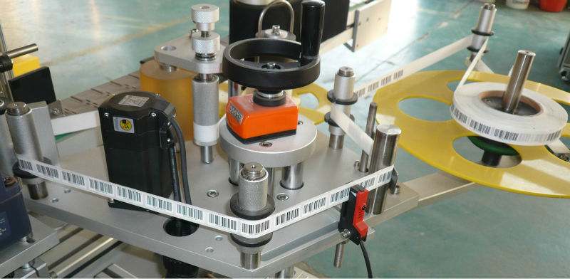 เครื่องติดฉลากกาวสองหน้าแบบขึ้นลง