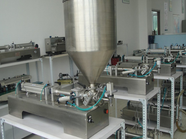 horizontal filling machine for both liquid and paste เครื่องบรรจุครีมและของเหลว.jpg
