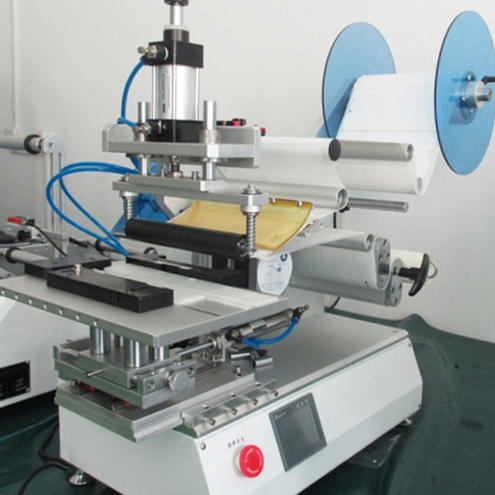 rolling labeling machine for plane surface objects เครื่องติดฉลากแบบม้วนกึ่งอัตโนมัติ