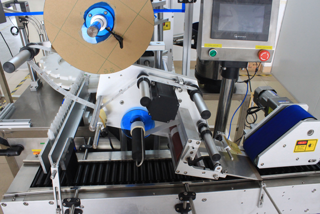 rolling bars from horizontal labeling machine สายพานซิงโครนัสสำหรับกลิ้งขวด.jpg