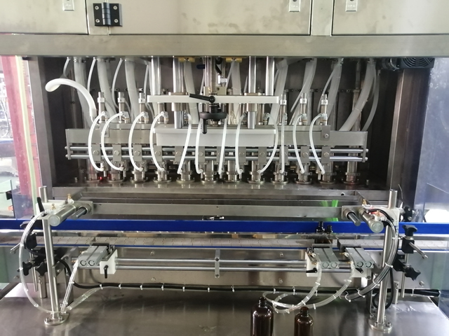 เครื่องบรรจุ 12 หัว พร้อมฮีตเตอร์ผสม (4).jpg