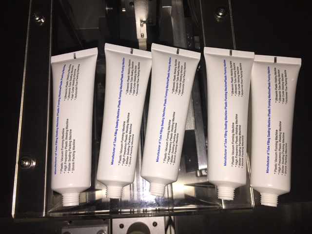 tubes samples filling sealing samples final products ตัวอย่างท่อจาก Filler Sealer.jpg
