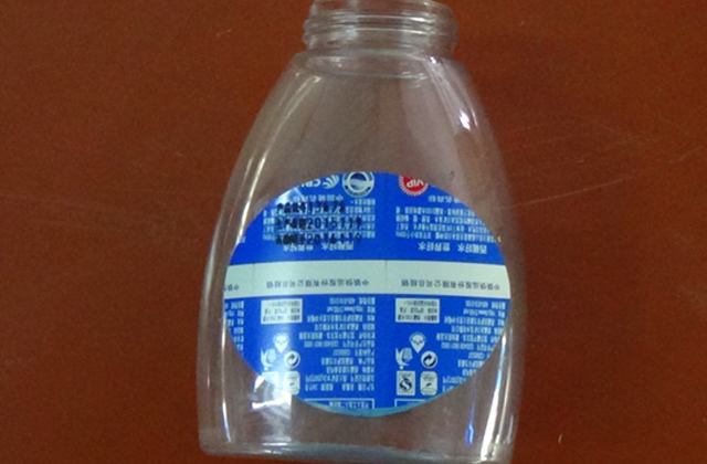 เครื่องติดฉลากแบบม้วนสำหรับขวดแบนตัวอย่าง jpg