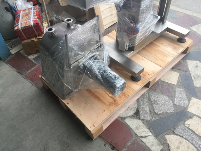 wooden case packaging machinery before shipping กล่องไม้สำหรับบรรจุเครื่องจักร.jpg