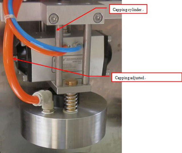 capping part from semi automatic vacuum capper ฝาปิดหัว.jpg