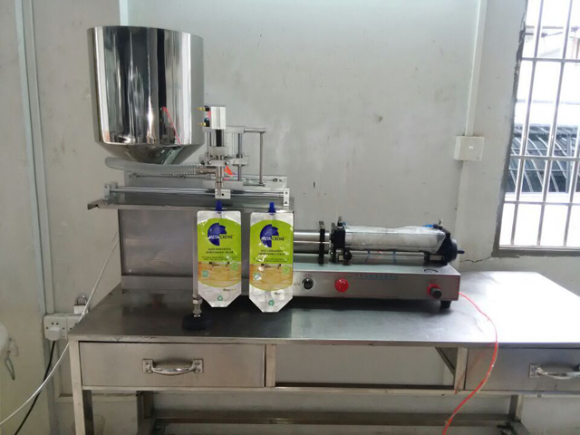 เครื่องบรรจุถุงแบบมีจุก (4).jpg