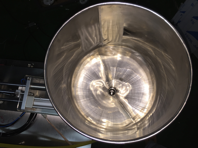 filling hopper for filling sealing ถังบรรจุสำหรับเครื่องปิดผนึกด้วยคลื่นอัลตราซาวนด์ filler.jpg