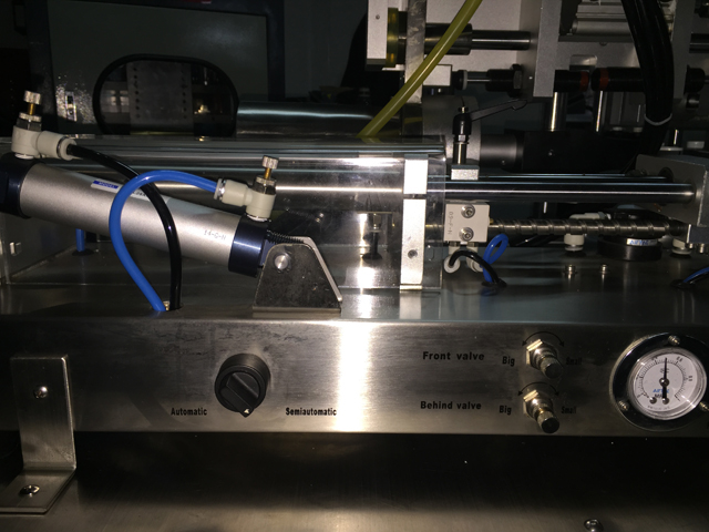 horizontal filling machine for filling process เครื่องบรรจุแนวนอนสำหรับท่อ เครื่องบรรจุและปิดผนึก.jpg