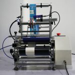 เครื่องติดฉลากขวดกลมแบบกึ่งอัตโนมัติสำหรับหลอดฉีดยา