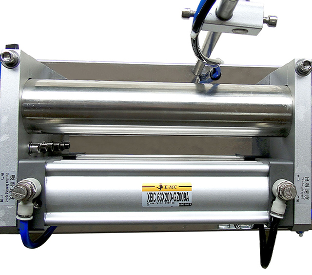 pneumatic filling machine manual for liquid cosmetic field เครื่องบรรจุสำหรับลูกค้าสหรัฐอเมริกา (3).jpg