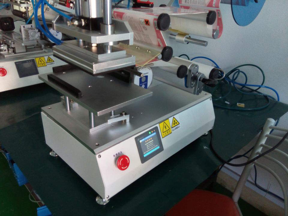 semi automatic labeling machinery เครื่องจักรติดฉลากถุง.jpg