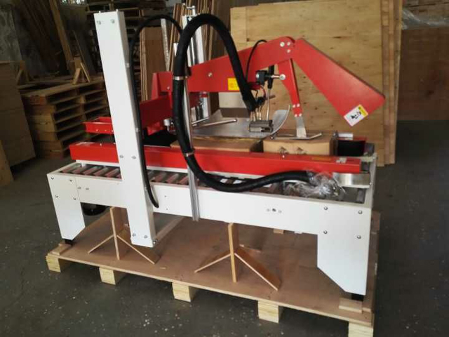 เครื่องปิดกล่องด้วยกาวร้อน