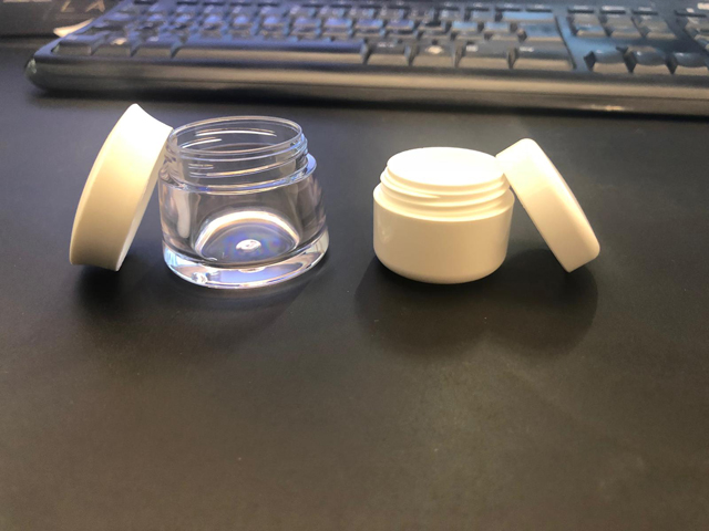 ตัวอย่างขวดสำหรับปิดฝา